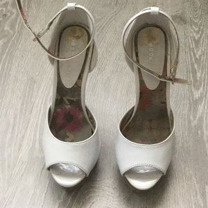 Hi madden girl white ankle strap heels